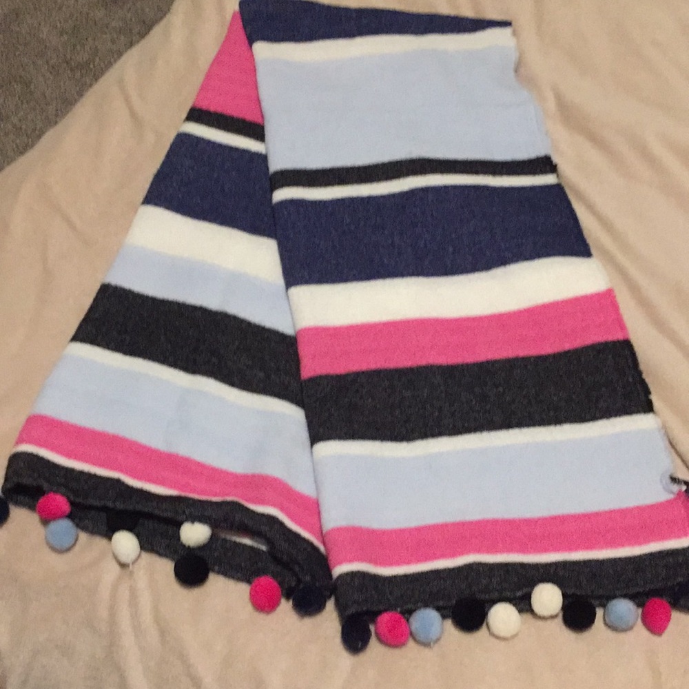 Pom Pom warm scarf INC